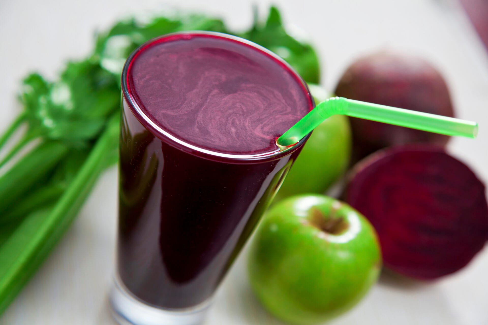 Beet juice with an apple